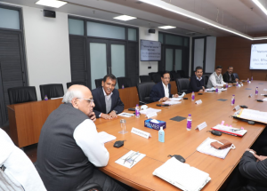 गुजरातचे माननीय मुख्यमंत्री, श्री भूपेंद्र पटेल यांनी 18 डिसेंबर 2021 रोजी NHSRCL अहमदाबाद कार्यालयास भेट दिली. श्री सतीश अग्निहोत्री, MD, NHSRCL त्यांना नवीनतम बांधकामाची माहिती दिली