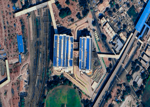 サバルマティ複合交通ハブの屋上にソーラーパネルを設置