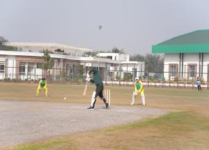एनएचएसआरसीएल के वार्षिक खेल उत्सव 2024 "स्पीड एंड सिनर्जी" के दौरान एक रोमांचक क्रिकेट मैच का आयोजन किया गया