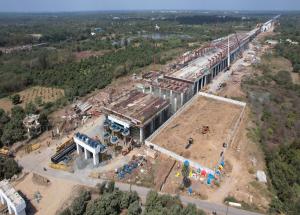 2024年3月、グジャラート州ナヴサリ地区のビリモラ新幹線駅での工事が進行中です。