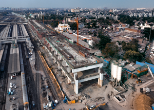 अहमदाबाद बुलेट ट्रेन स्टेशनचे बांधकाम सुरू आहे