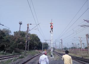 OHE works at Karachiya yard resumed on 26 may 2020