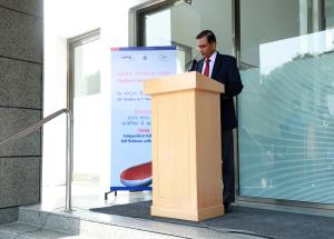 Shri Satish Agnihotri, Managing Director, NHSRCL administering Integrity Pledge to employees on the occasion of Vigilance Awareness Week 2021 celebration at NHSRCL Corporate Office, New Delhi on 26th October 2021.