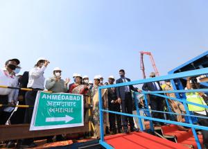 Shri Bhupendrabhai Patel, Chief Minister, Gujarat and Smt. Darshana Jardosh, Minister of State for Railways and Textiles along with other dignitaries visited Mumbai-Ahmedabad High Speed Rail corridor casting yard at Surat (Village-Vaktana, @ Ch 254) on 26th December 2021.