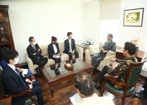 Vice Minister of International Affairs, MLIT, Japan, Mr. Yasuhiro OKANISHI along with Mr. Tomoyuki NAKANO, Director for Overseas High Speed Rail Projects, Minister’s Secretariat and Mr. Shingo MIYAMOTO, Minister, Economic & Development, Embassy of Japan visited NHSRCL Corporate office on 8th March 2022. Shri Satish Agnihotri, MD, NHSRCL briefed the delegates about ongoing project status of MAHSR.