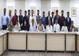 IRAS Officer Trainees of 2018 & 2019 batch visited NHSRCL Corporate office on 14th March'22. Shri Satish Agnihotri, MD, NHSRCL gave a detailed overview of the ongoing first HSR project to officer trainees in the presence of Shri Arun Bijalwan, Director (Finance) & other senior officers.