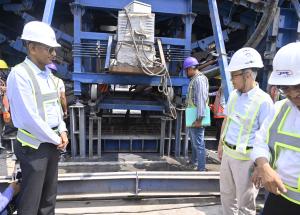 H. E Mr. Satoshi Suzuki, Ambassador of Japan to India along with Sh. Satish Agnihotri, MD, NHSRCL visited various MAHSR construction sites between Vapi and Surat in Gujarat on 12th April 2022