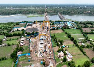 グジャラート州アナンド地区のマヒ川近くの橋の建設工事とSBS鋳造場