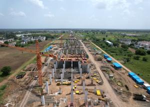 HSR バルーチ駅では工事が進行中です。 グジャラート州-2023 年 10 月