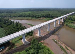 Navsari 地区のアンビカ川に完成した川橋 グジャラート州-2023 年 10 月