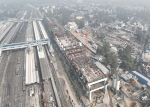अहमदाबाद एचएसआर स्टेशन पर कार्य प्रगति पर है