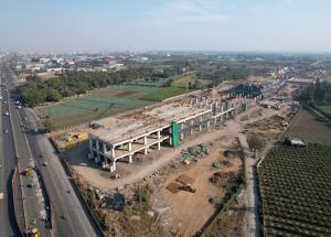 スラト駅工事進行中、スラト地区、2023年3月
