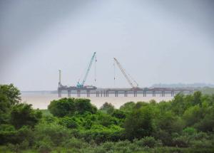 Bridge construction work on Vaitarna River in Palghar District, Maharashtra, August 2024
