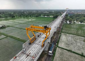 Noise Barrier installation on viaduct near Anand, Gujarat, August 2024