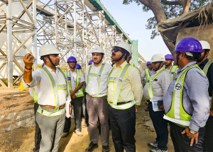 Shri Vivek Gupta Kumar, MD of NHSRCL inspected track construction base and The Track Slab Manufacturing Facility in Anand, Gujarat_4.