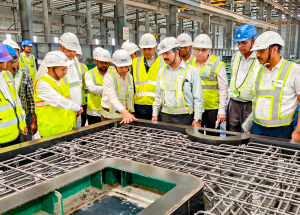Shri Vivek Gupta Kumar, MD of NHSRCL inspected track construction base and The Track Slab Manufacturing Facility in Surat, Gujarat_2