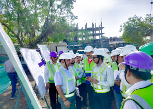 Shri Vivek Kumar Gupta MD of NHSRCL insoected the Ahmedabsd and Sabarmati Construction SItes