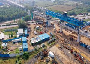 Steel Girder Launched at GAD-1134 & SBS (Overslung) LG-2 in Operation, Surat District, December 2023