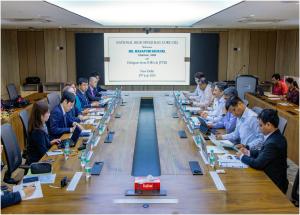Shri Anjum Pervez, MD/NHSRCL, along with Directors discussed the ongoing developments & innovative solutions in high-speed railways with Mr. Masafumi Shukuri, Chairman, International High Speed Rail Association (IHRA) along with other executive members