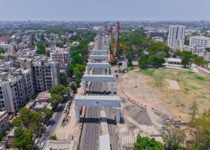 Five Heavy Portal Beams Launched Over Indian Railway Tracks in Amdavad for Mumbai–Ahmedabad Bullet Train Project