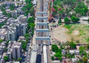 Five Heavy Portal Beams Launched Over Indian Railway Tracks in Amdavad for Mumbai–Ahmedabad Bullet Train Project