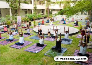 मुंबई-अहमदाबाद बुलेट ट्रेन प्रकल्पाच्या विविध साईट कार्यालयांमध्ये आंतरराष्ट्रीय योग दिन २०२६ साजरा करण्यात आला