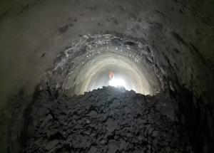 मुंबई-अहमदाबाद बुलेट ट्रेन प्रकल्पासाठी बीकेसी आणि शिळफाटा दरम्यानच्या २१ किमी लांबीच्या बोगद्यात पहिल्या टप्प्यासह २.७ किमी लांबीच्या मोनोलिथिक बोगद्याचे बांधकाम पूर्ण झाले